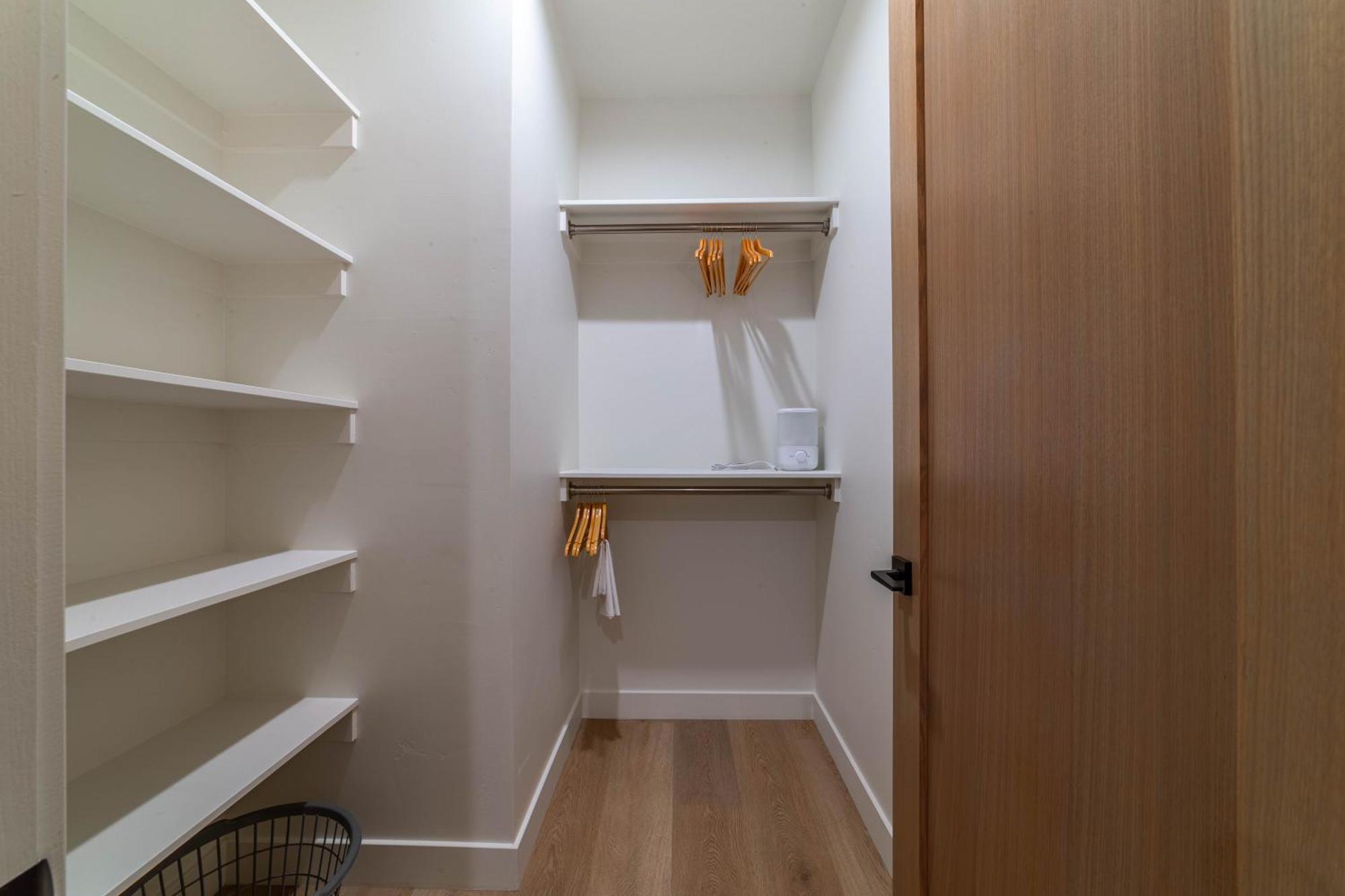 Spectacular New 4br Townhome: Garage, Jacuzzi, Bbq Holiday home