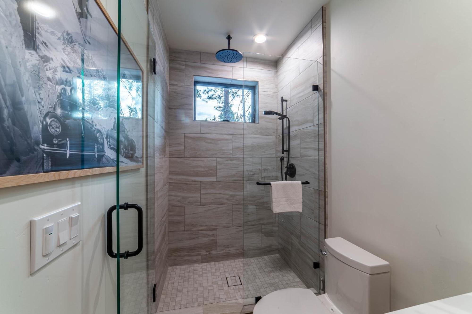 Spectacular New 4br Townhome: Garage, Jacuzzi, Bbq Holiday home