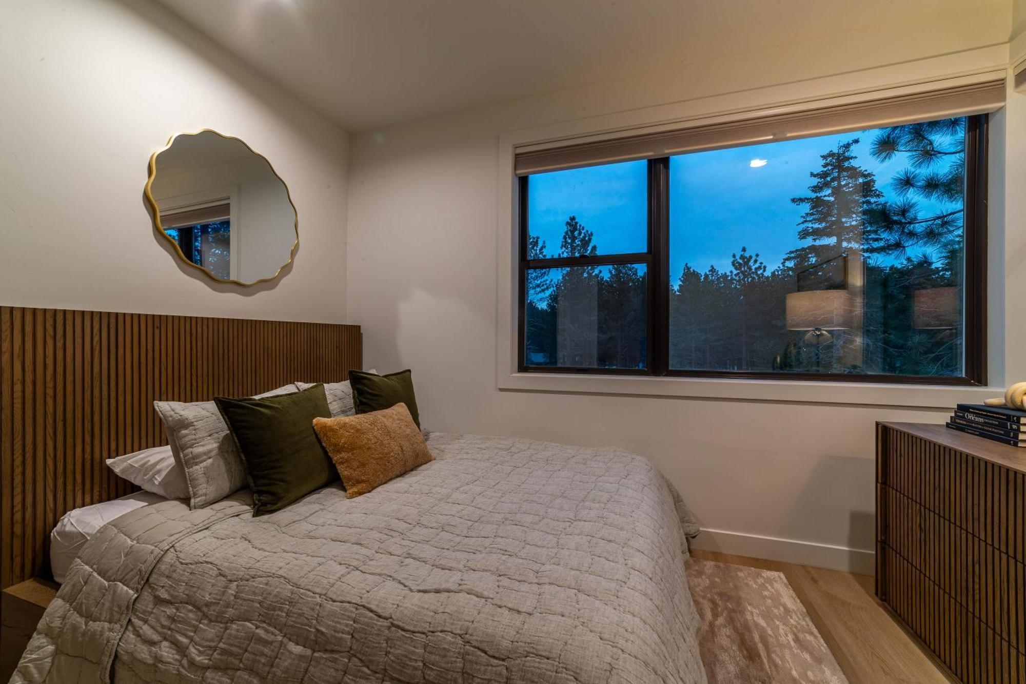 Spectacular New 4br Townhome: Garage, Jacuzzi, Bbq Mammoth Lakes
