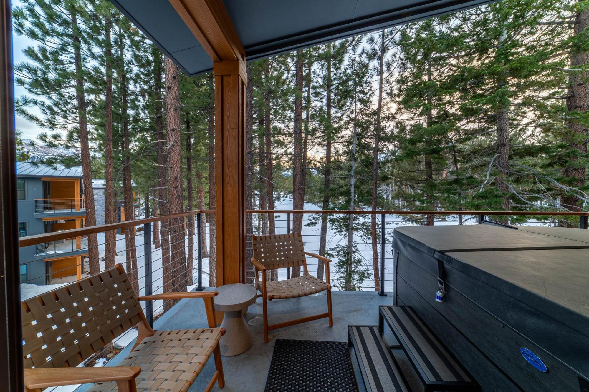 Spectacular New 4br Townhome: Garage, Jacuzzi, Bbq * Mammoth Lakes