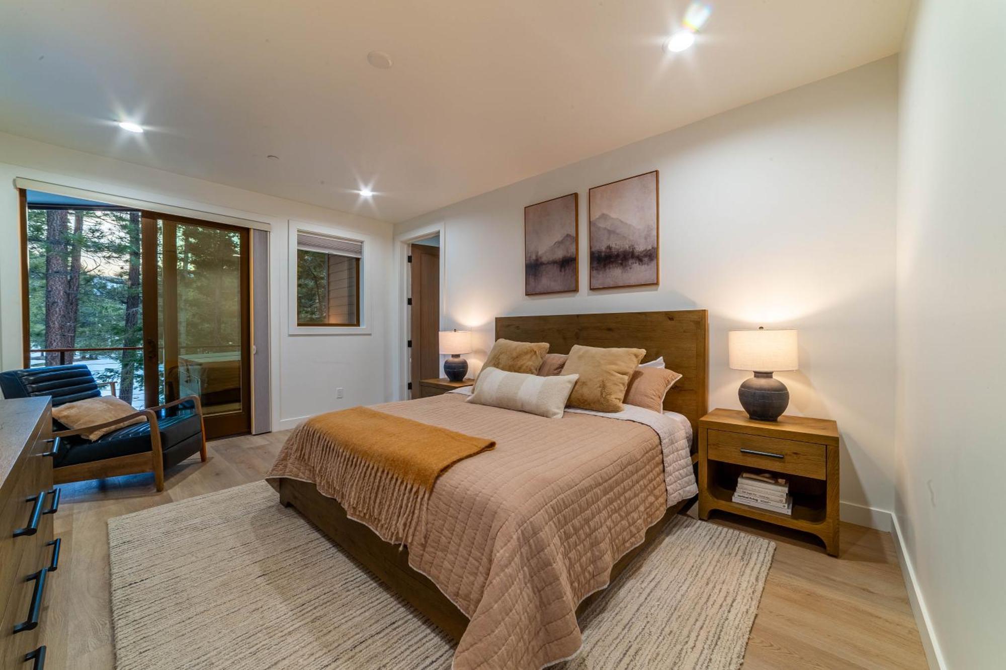 Spectacular New 4br Townhome: Garage, Jacuzzi, Bbq *