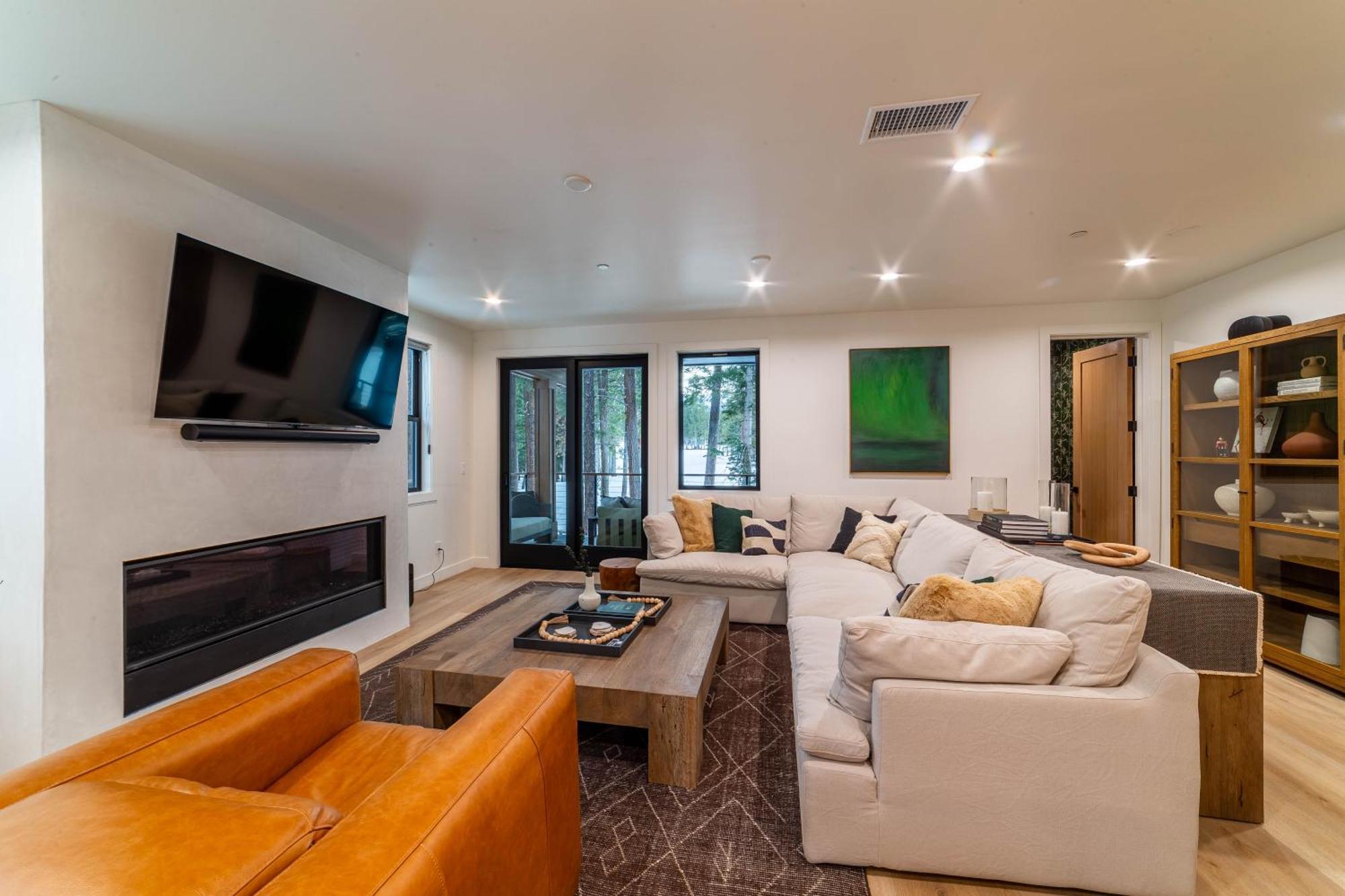 Spectacular New 4br Townhome: Garage, Jacuzzi, Bbq Mammoth Lakes