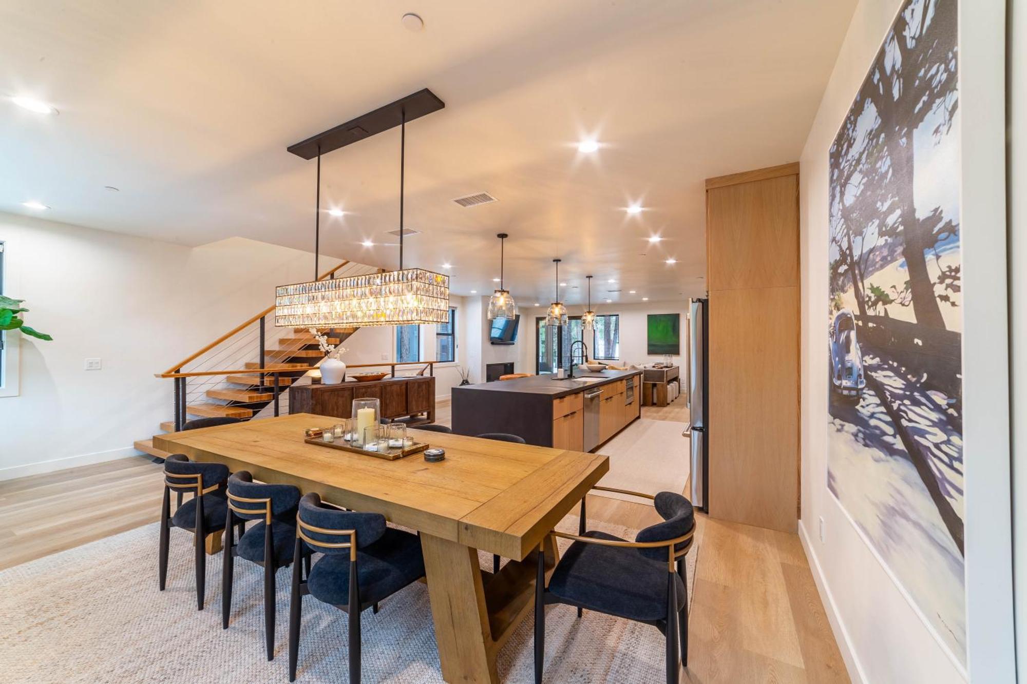 Spectacular New 4br Townhome: Garage, Jacuzzi, Bbq *