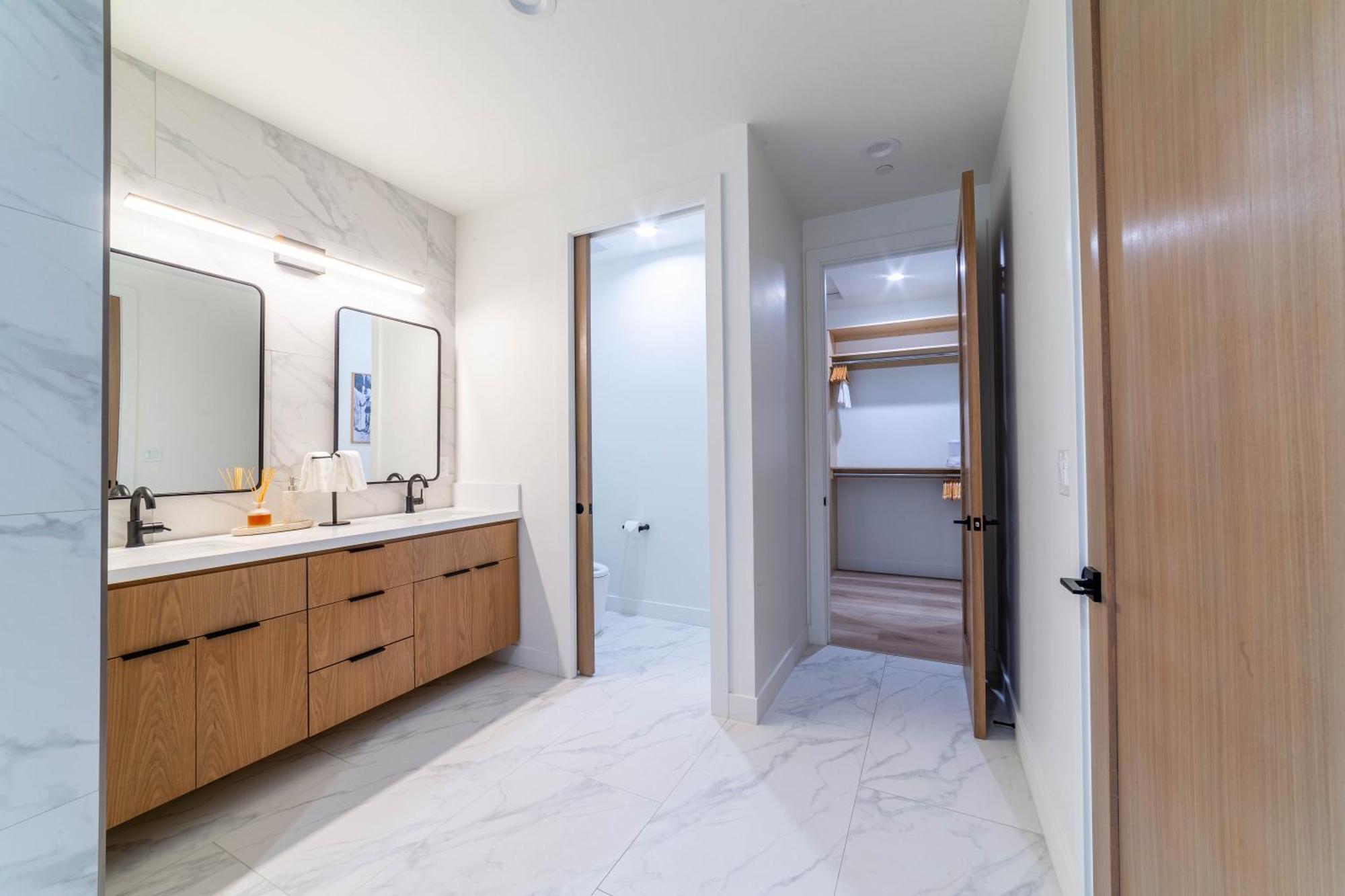 Spectacular New 4br Townhome: Garage, Jacuzzi, Bbq *