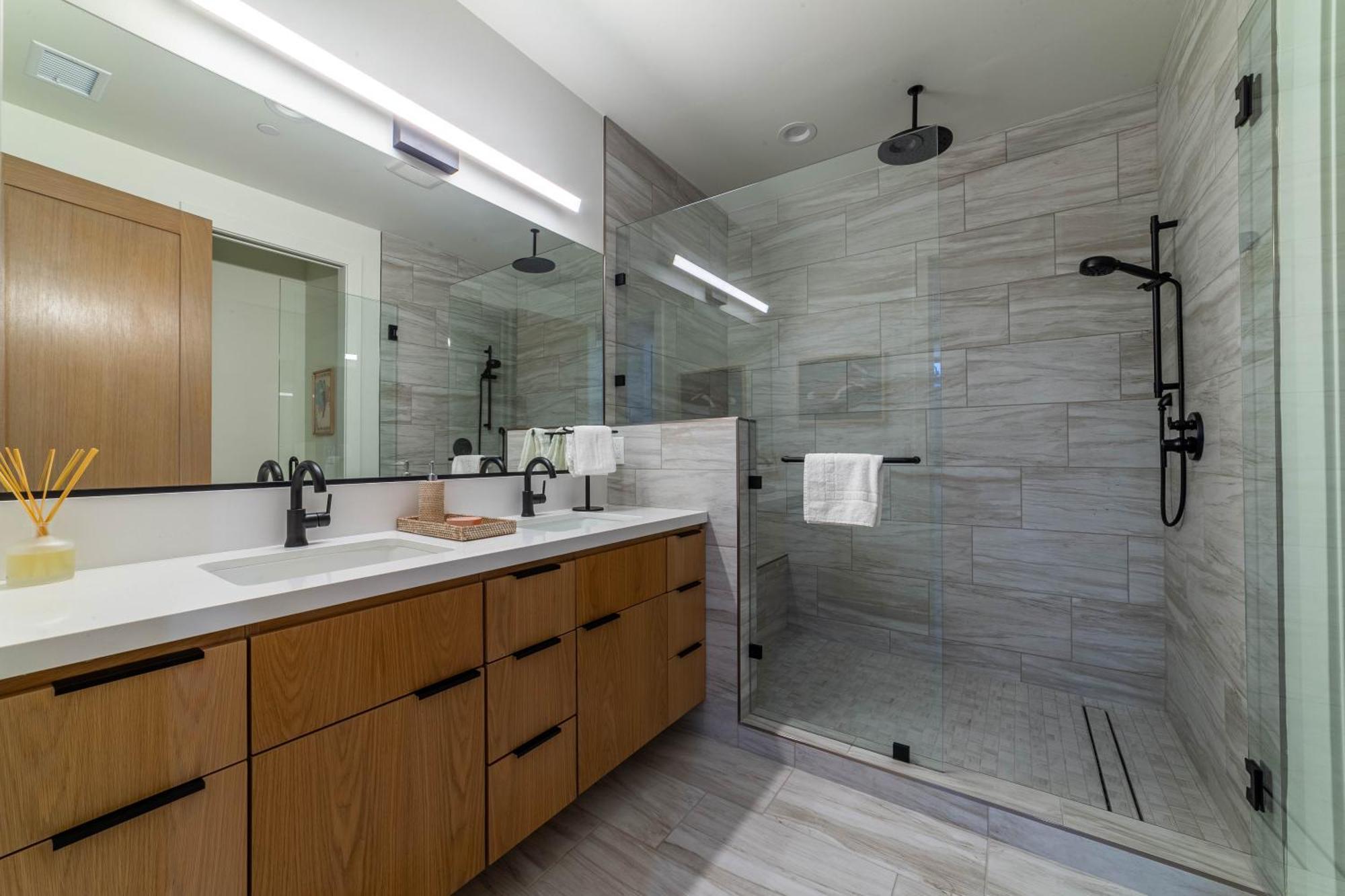 Spectacular New 4br Townhome: Garage, Jacuzzi, Bbq *